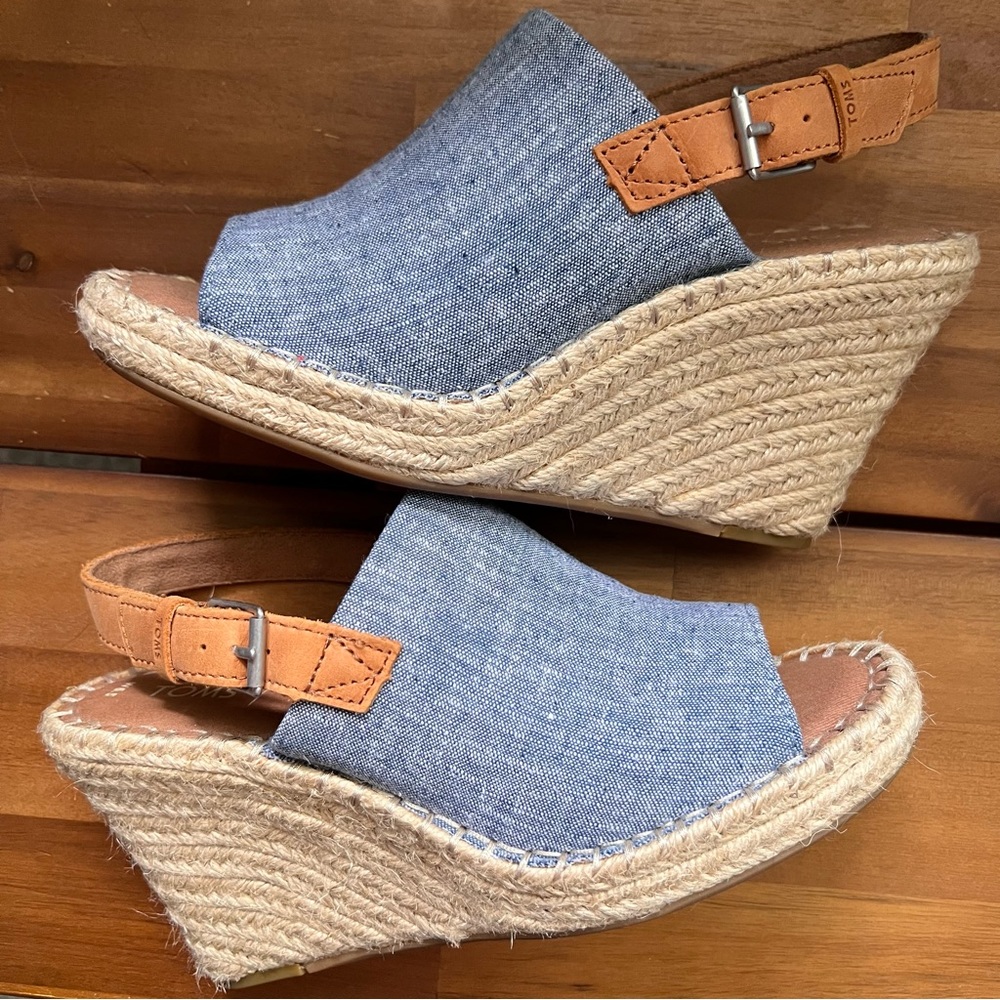 TOMS Monica Wedge Heel (Espadrille) Size: 6.5 Color: Blue Chambray *Like New*